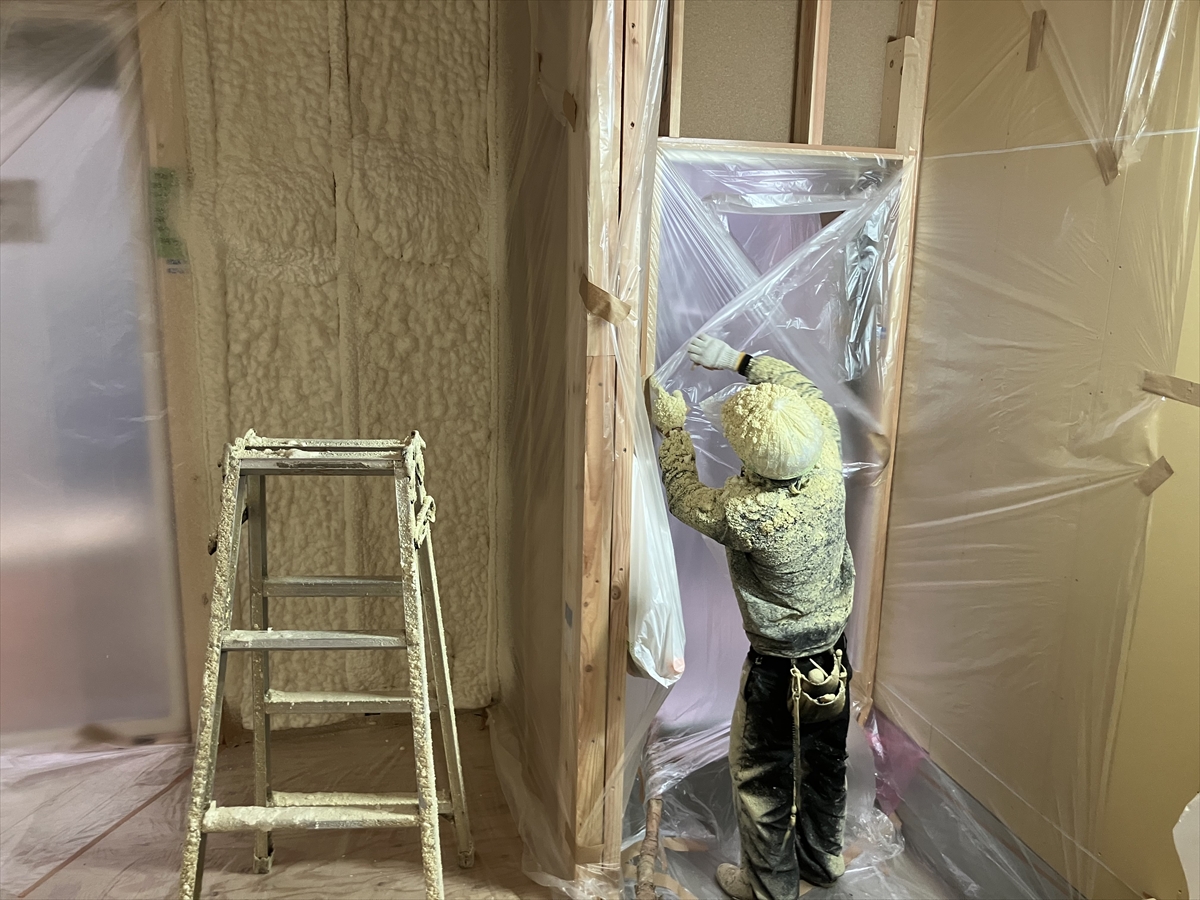 コトブキホームビルダー目黒区I 邸断熱吹付け工事